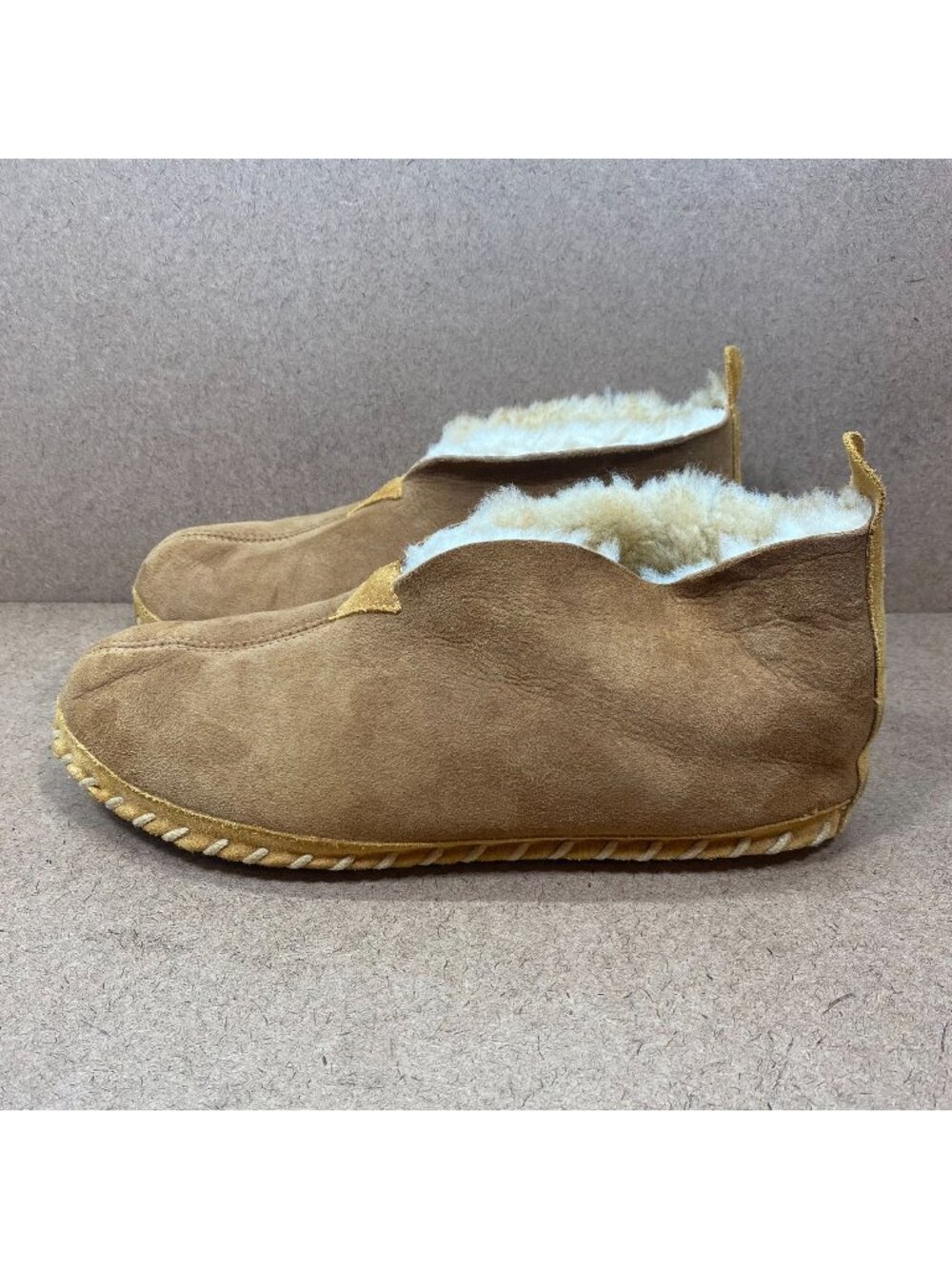 L.L.Bean Mens Wicked Good Lodge Chukkas Shearling-Lined Suede SZ 11 Tan Slippers